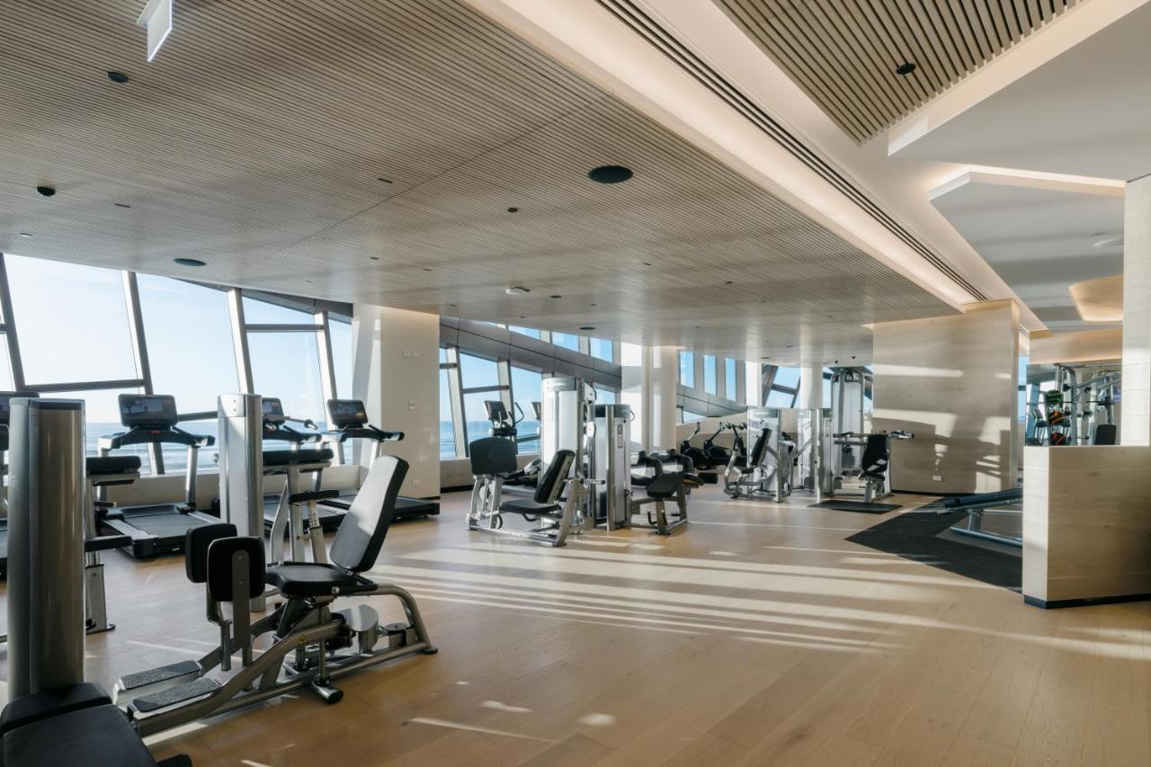 The Langham, Gold Coast And Jewel Residences 외부 사진 The gym at the 100 East 53rd Street building