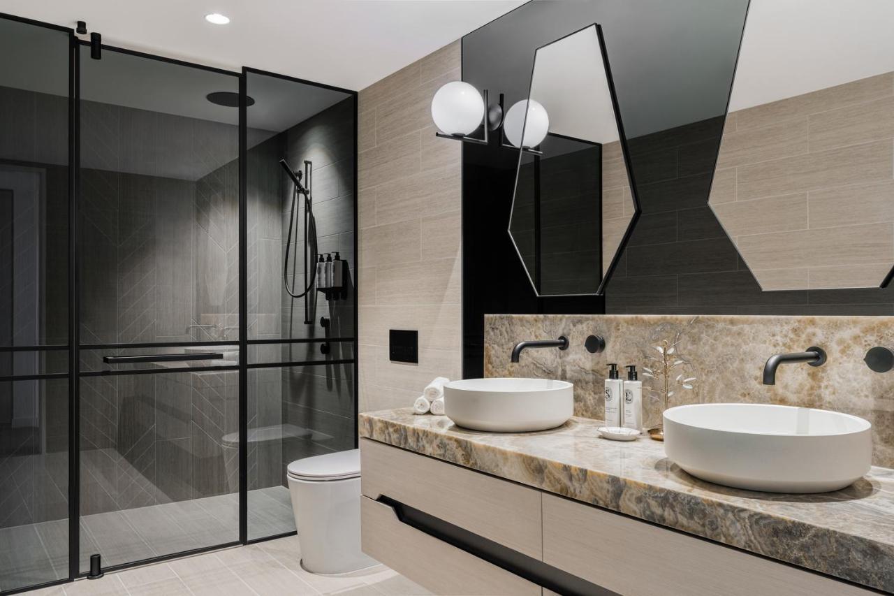 The Langham, Gold Coast And Jewel Residences 외부 사진 Bathroom