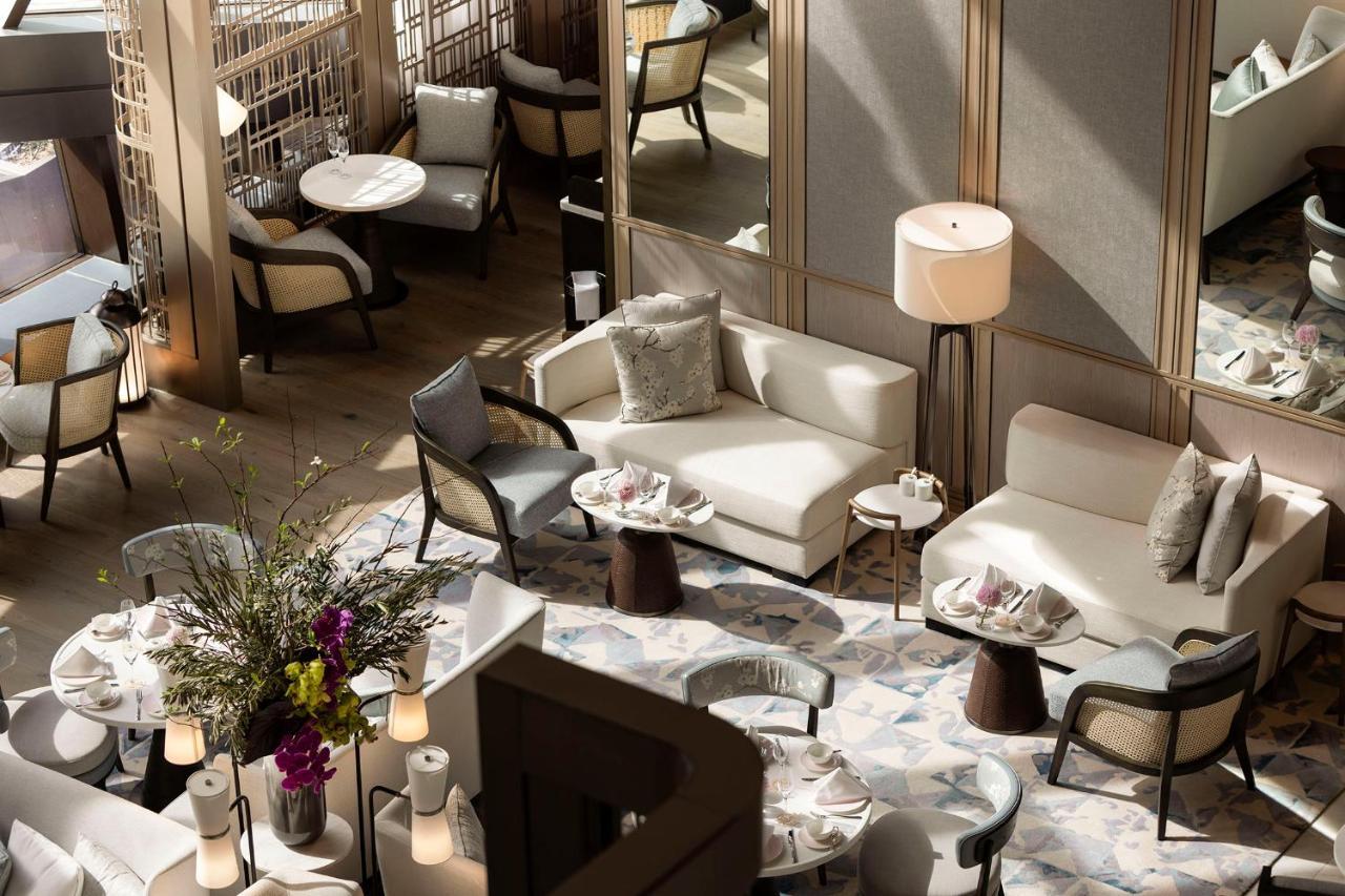The Langham, Gold Coast And Jewel Residences 외부 사진 The Lounge at the Ritz-Carlton, Hong Kong