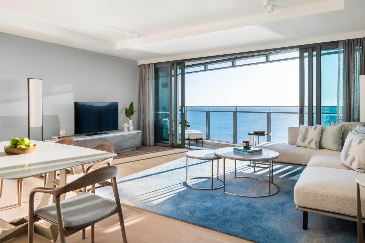 The Langham, Gold Coast And Jewel Residences 외부 사진 A living room at the Ritz-Carlton, Maldives